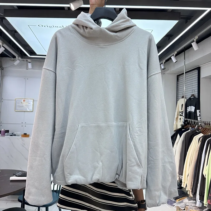 Double-collar hoodie with lantern sleeve profile