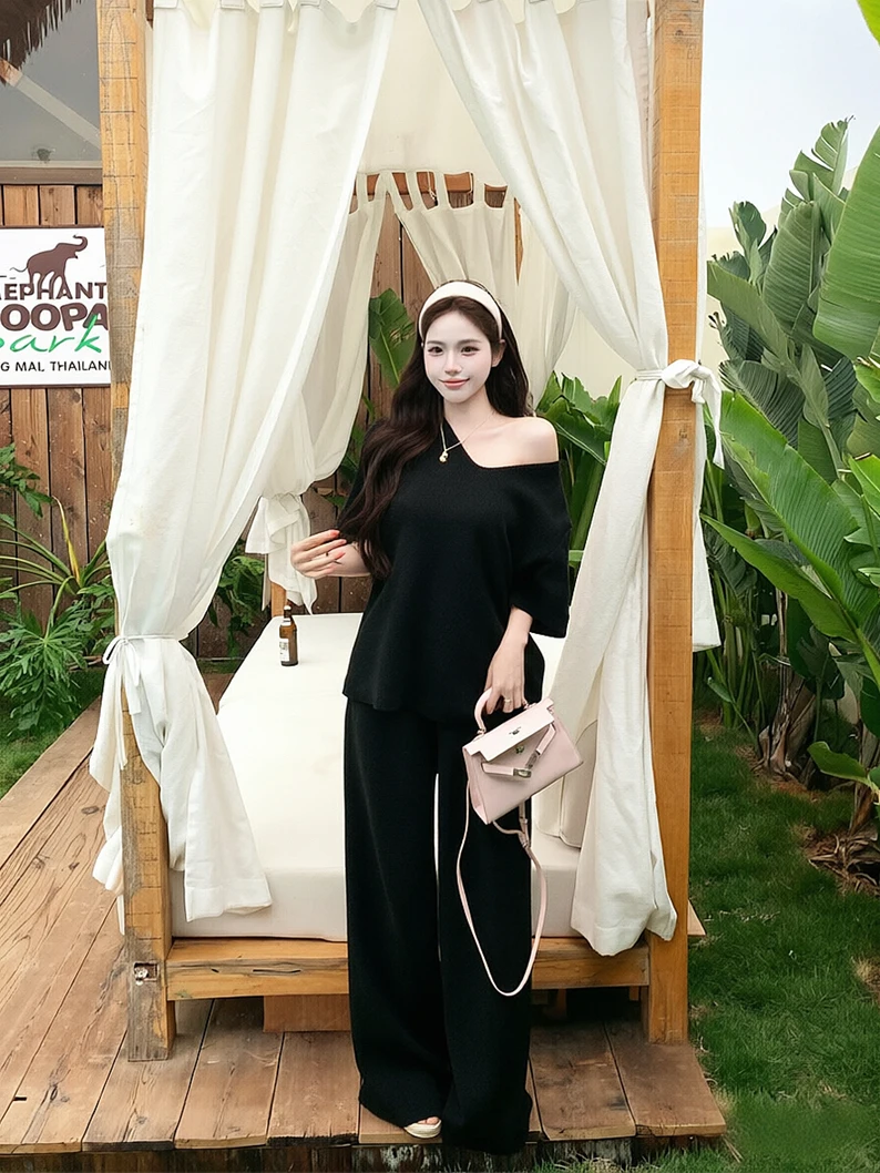 

Повседневный комплект из двух предметов: вязаный топ с V-образным вырезом и короткими рукавами и брюки прямого кроя с высокой талией для женщин, ранняя весна, однотонный.