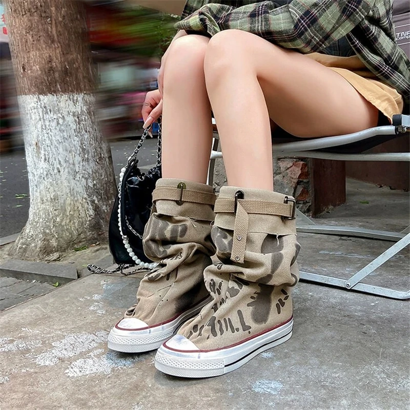 Ins Fashion Graffiti Belt Buckle Pleated Round Toe Low Heels Women Boots Mixed Color Slip on Sneakers Popular Western Punk Shoes