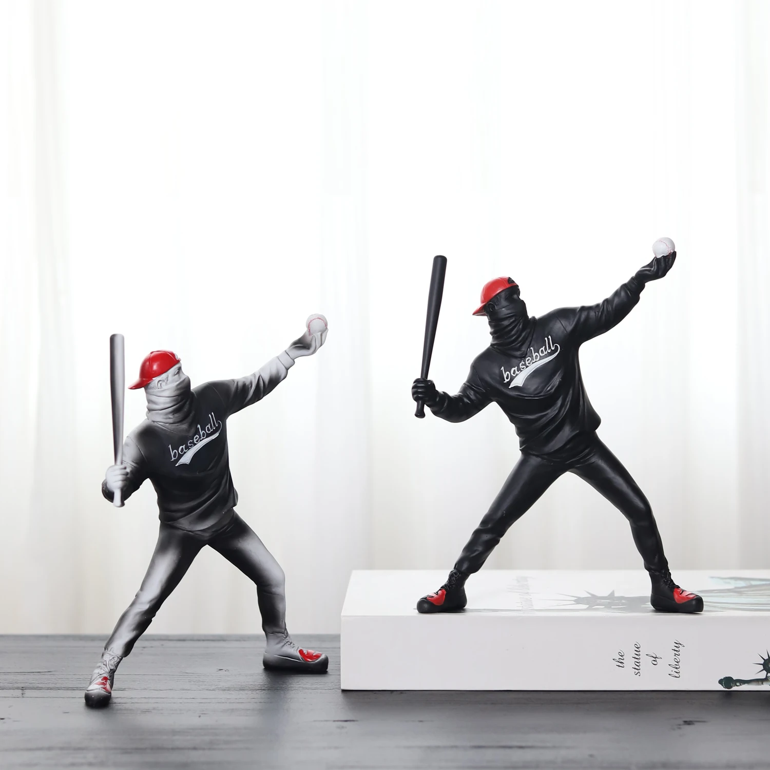 Modern Art Resin Banksy baseball Statue  Decoration Accessories Ornaments CollectibleOffice and home decorative art