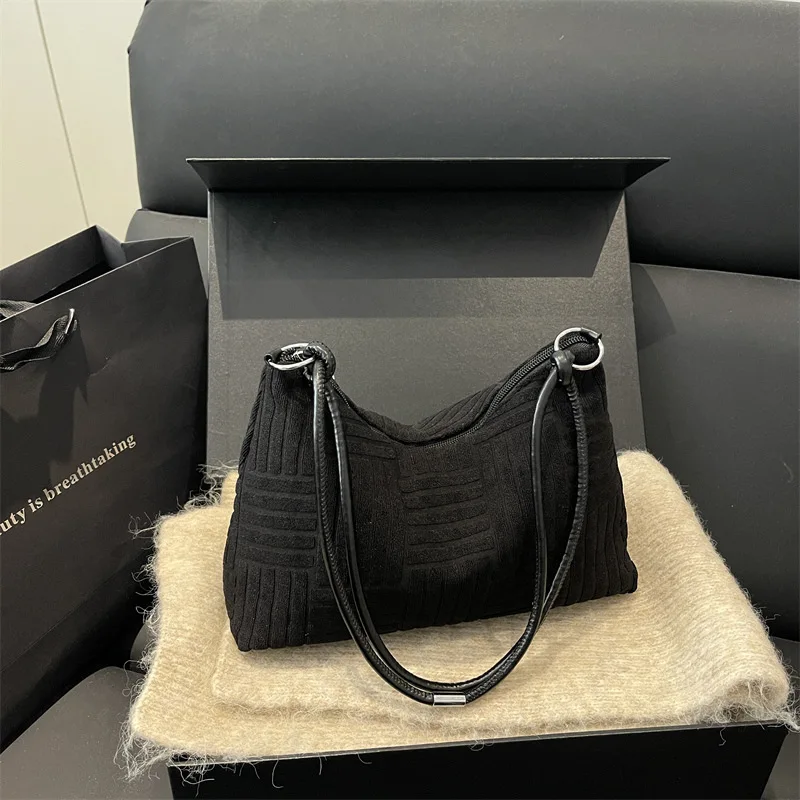 

Fashionable striped cloth bag with plush towel, 2026 new simple underarm bag, versatile outdoor shoulder bag