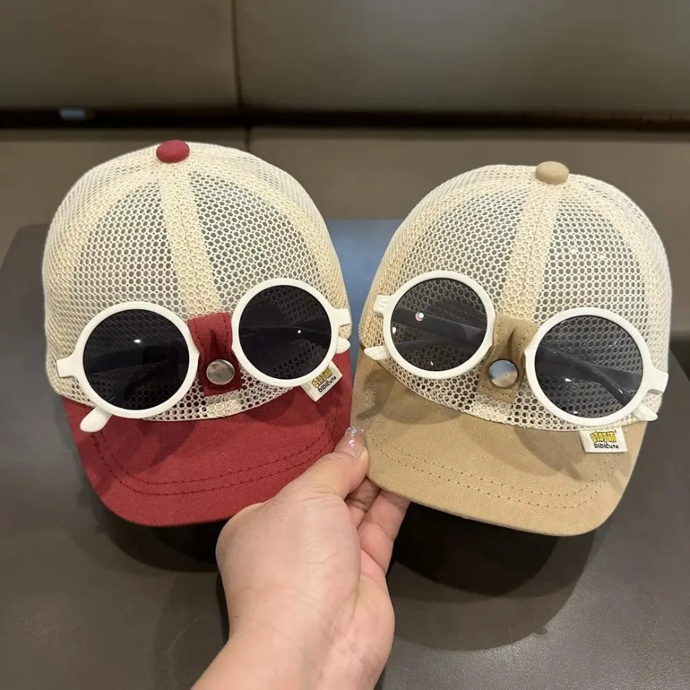 Casquette de baseball en maille pour bébé, protection solaire, chapeau de soleil respirant pour nourrissons avec lunettes de soleil détachables, casquette réglable pour enfants en bas âge, garçons et filles