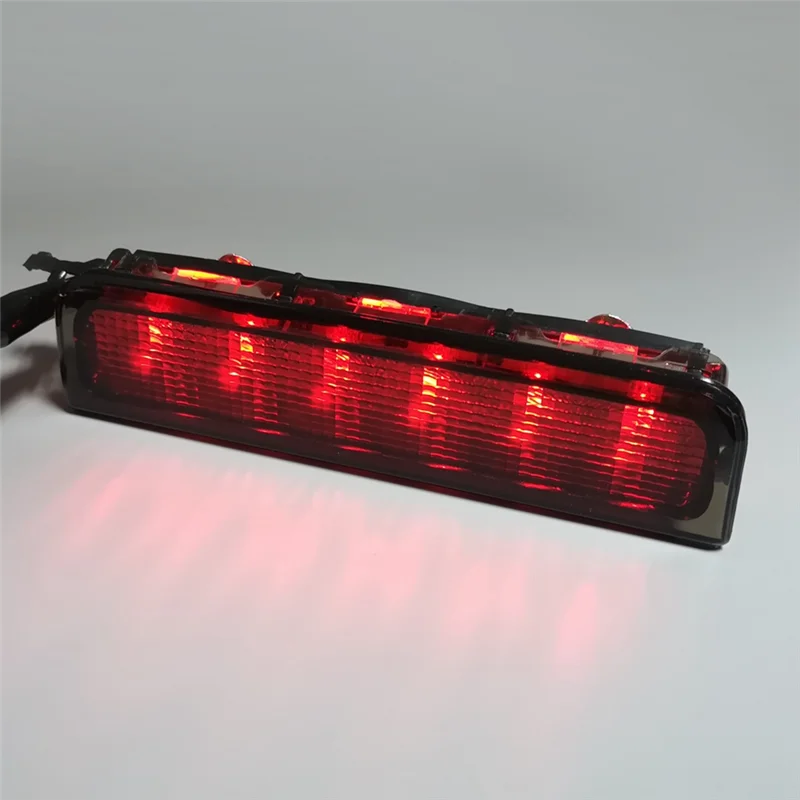 クラシック 2K0945087C 車スモーキーブラック LED ハイマウントリアサードブレーキライト停止信号ランプ VW キャディ MK3 2001-2016