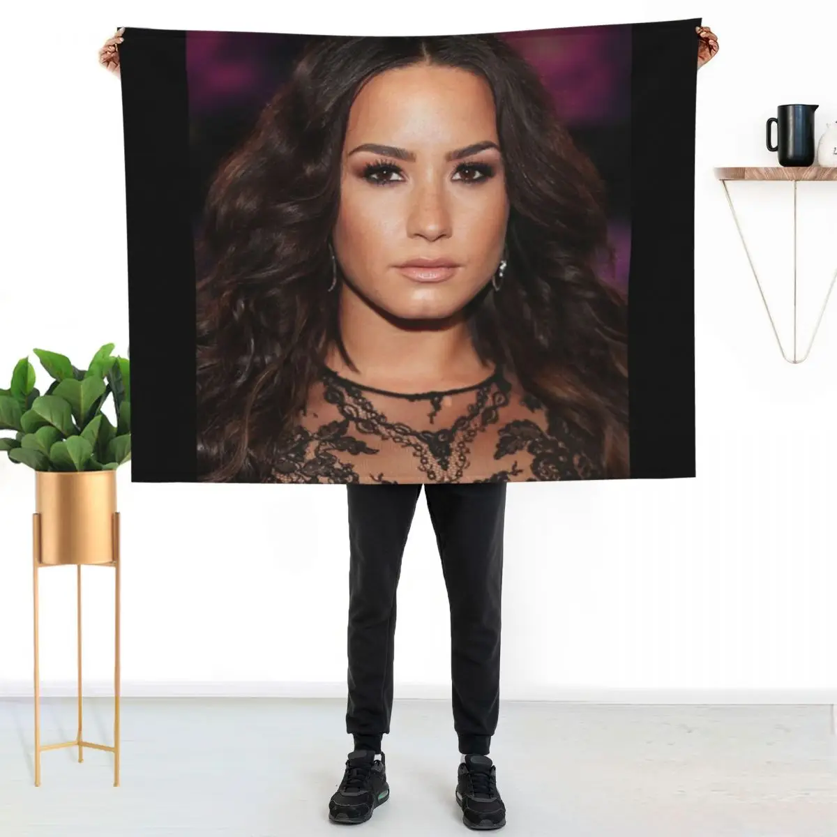 Demi Lovato Paired a Beige Lip Throw Blanket Hairys Single Loose Furry Plush Personalized Gift Blankets