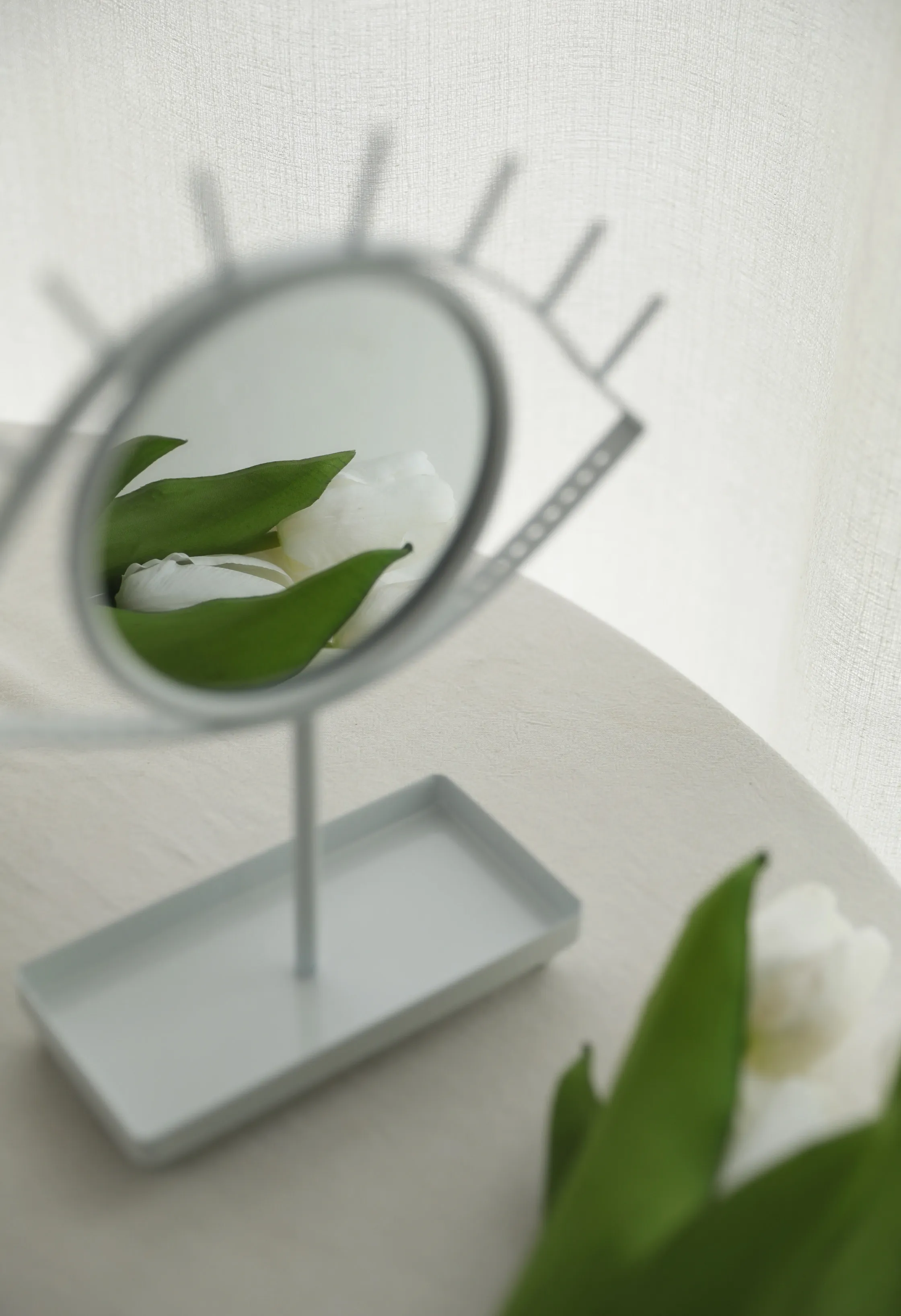 Big Eyelash Makeup Mirror White Iron Jewelry Storage Rack Room Desktop Decoration