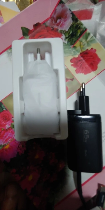 Cargador USB tipo C GaN en uso