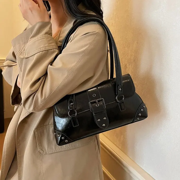 

2026 New High-end Underarm Bag Women's Trend Fashion Versatile Rivet Locomotive Bag Retro Niche Hand Bag