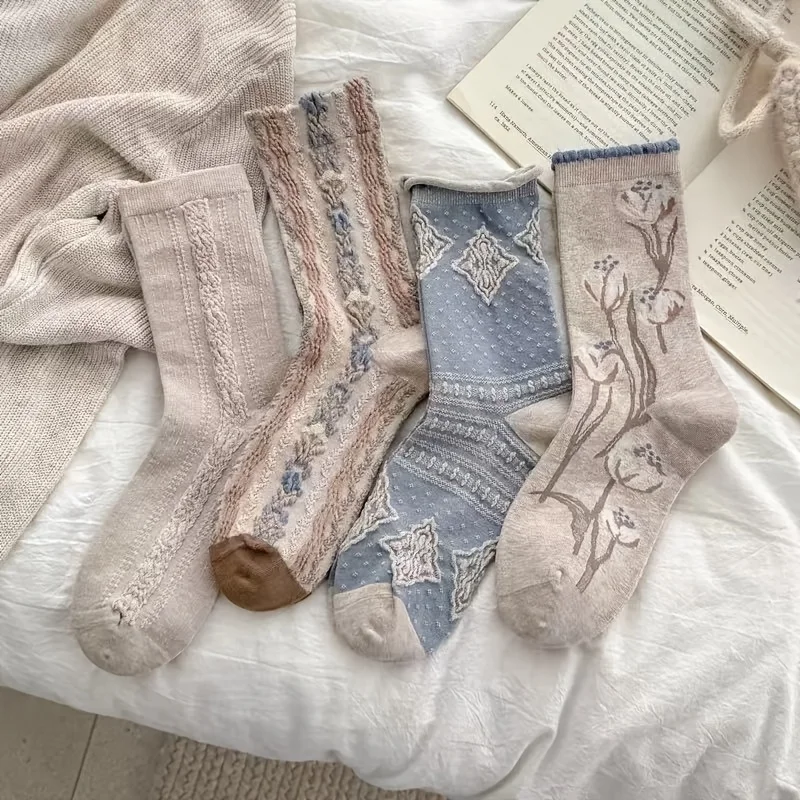 4/2 Pairs of Socks with Random Styles, Autumn and Winter Korean Style Khaki Tulip Retro Floral Women's Versatile Mid-Calf Socks. Fashionable and Versatile. Suitable for Shopping and Party Wear