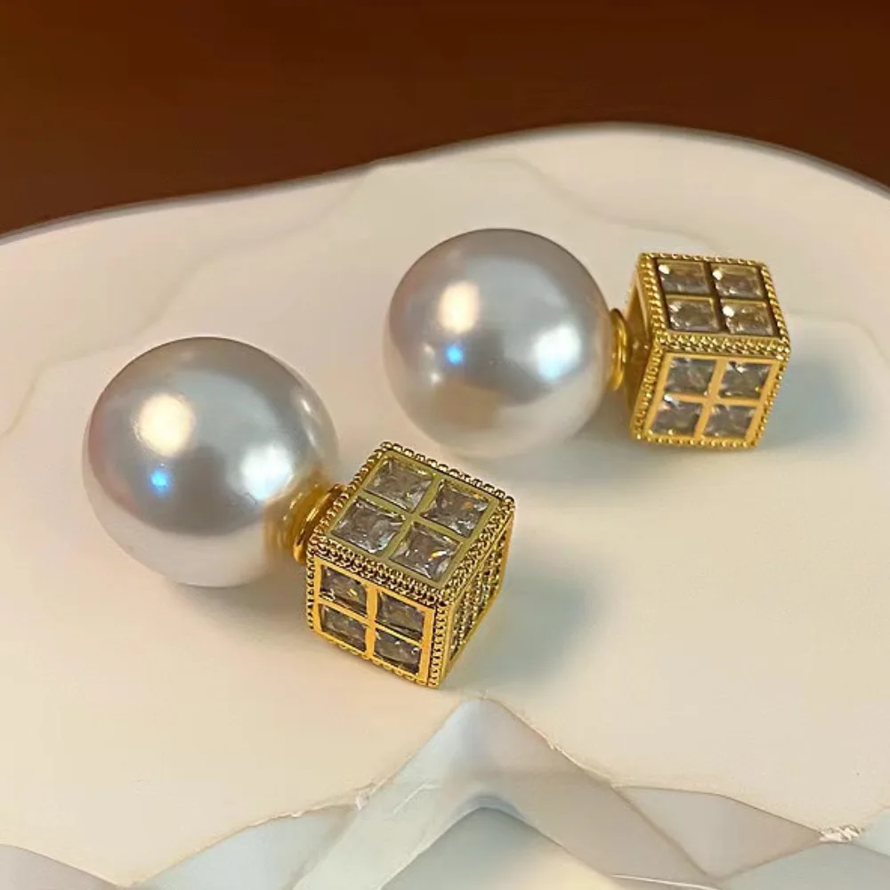 New design pearl earrings. Different jewelry with earrings that can be worn on both sides, sparkling zircon exquisite jewelry