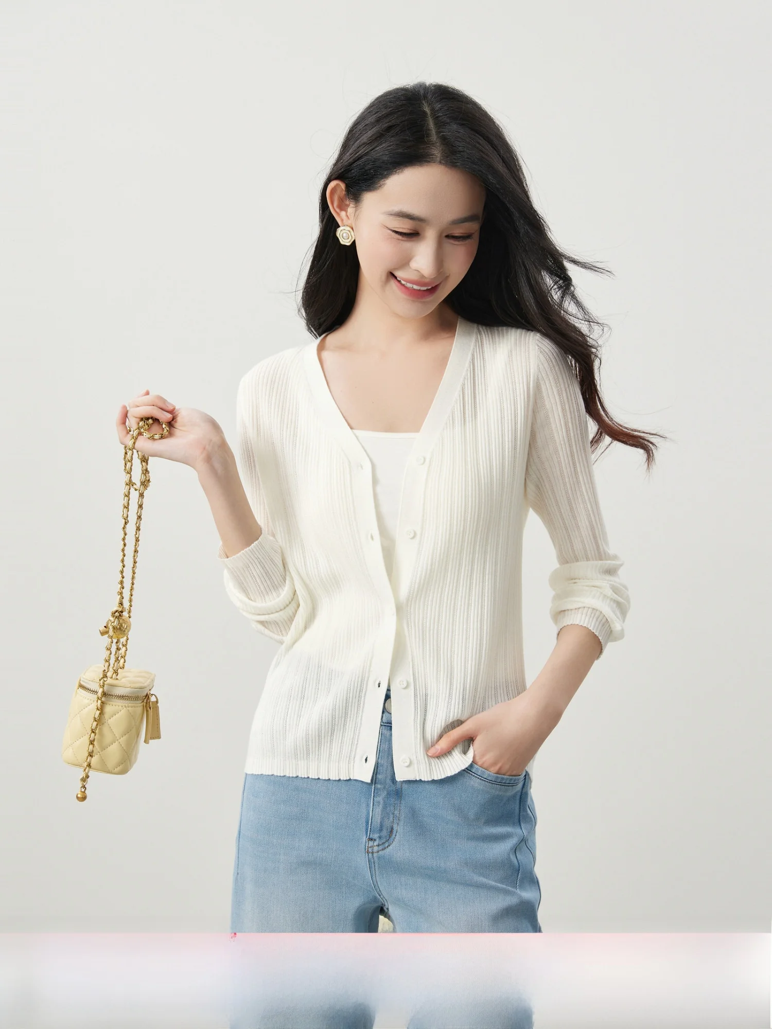 

Женский вязаный шерстяной кардиган Ele V-Ne с V-образным вырезом, мягкой текстурой из нитей, весна 2026, повседневный шик, короткий рукав