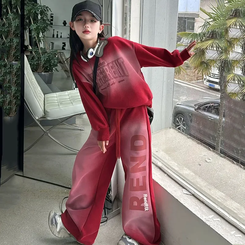 ملابس أطفال ربيعية لعام 2025 بدلة أطفال برقبة دائرية وأحرف تي شيرت علوية وسفلية بدلة رياضية 6 7 8 9 10 11 12 سنة