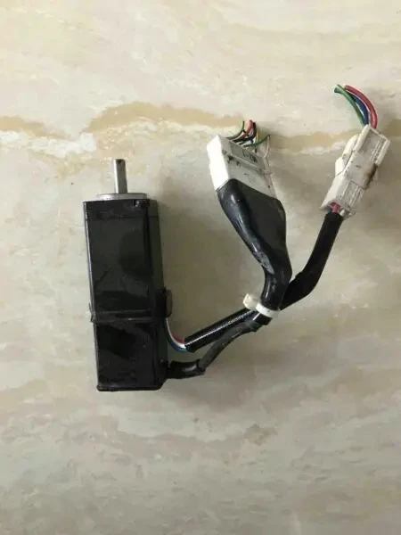 SGMM-A3C3SD11  servo motor ,   In good working condition, free shipping   a