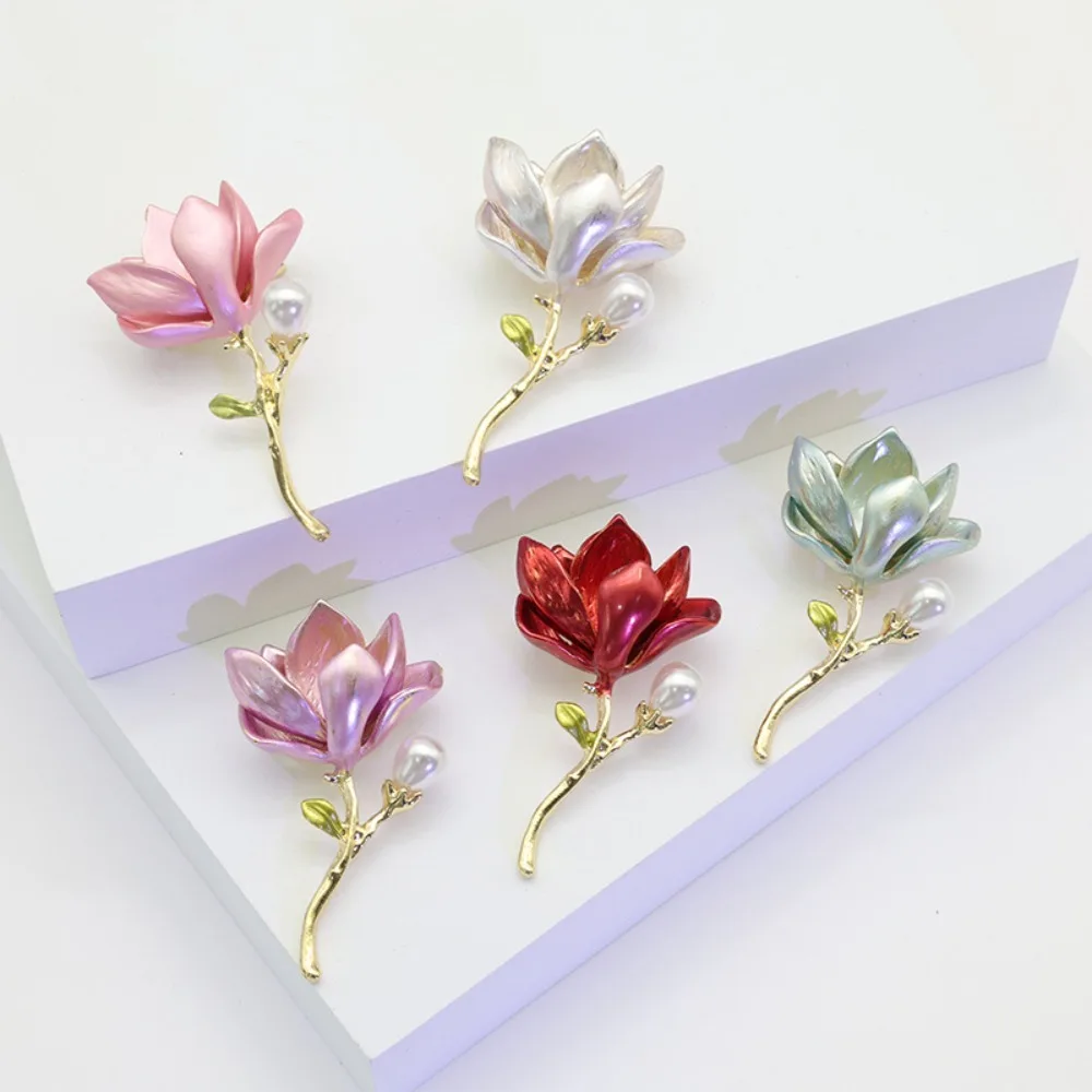 Elegant Magnolia Flower Brooches for Women Vintage Painted Floral Pin Imitation Pearl Lapel Pin Jewelry Accessories Party Gifts