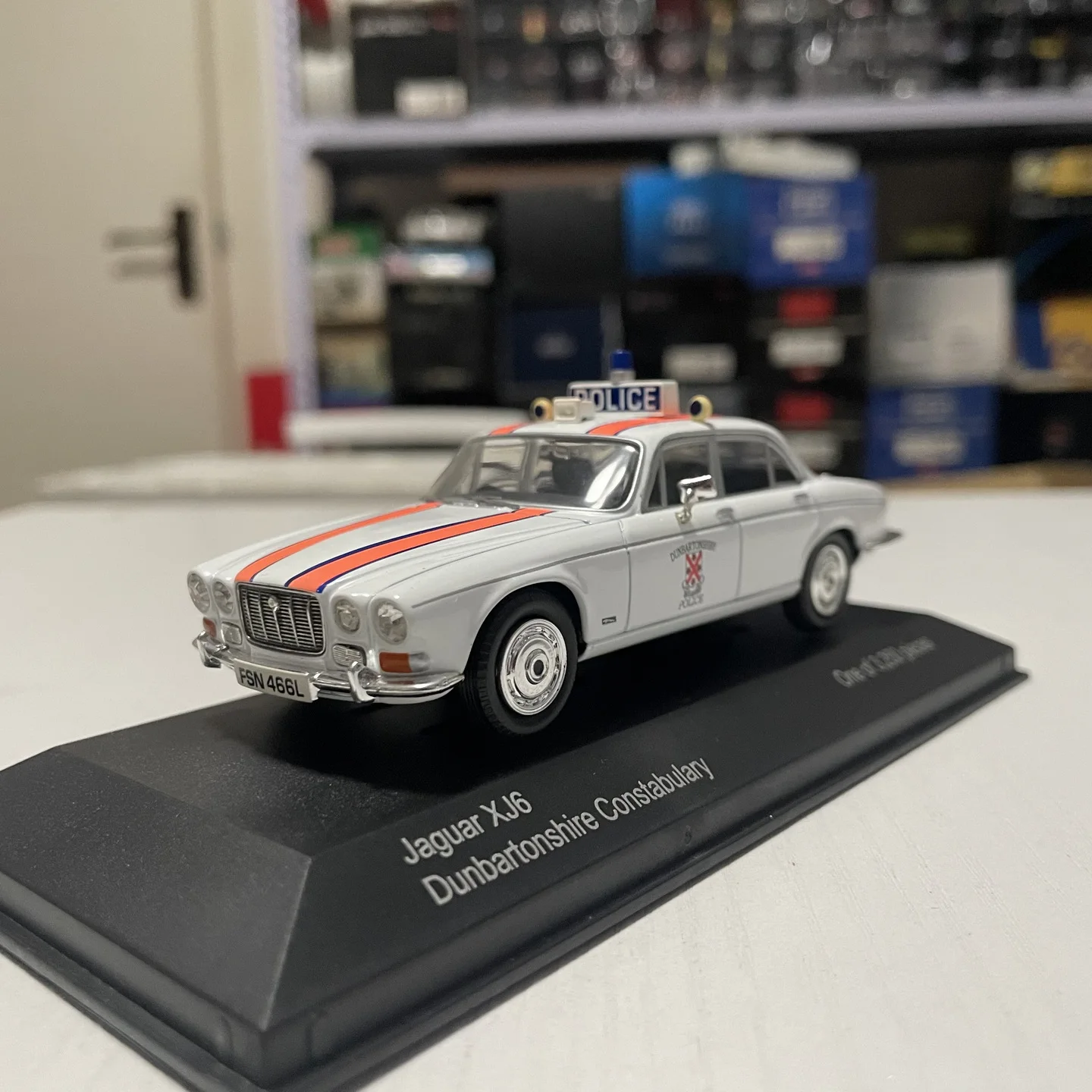 

Corgi 1:43 масштаб литой под давлением сплав белый Jaguar XJ6 игрушки полицейские автомобили модель классика ностальгия подарки для взрослых сувенирный статический дисплей