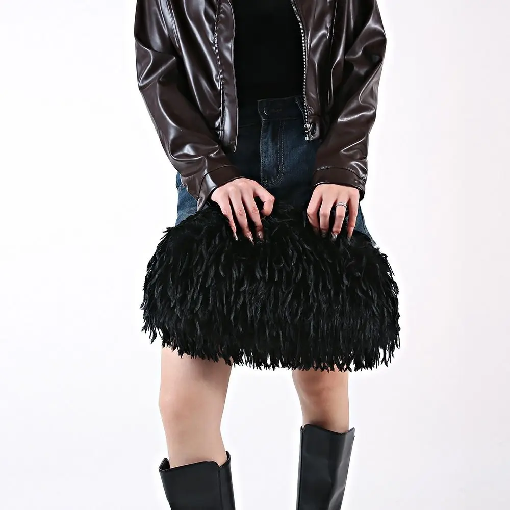 Casual Portable Fluffy Plush Clip Clutch Spicy Girl Fuzz Faux Fur Purse Tassel Design Y2k Kiss Lock Clutch Bag Daily
