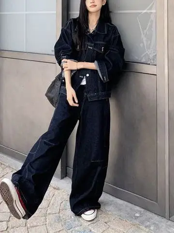 

Комплект из джинсовой куртки и брюк больших размеров для женщин: модный весенне-осенний стиль, высокая талия, длинный рукав, на пуговицах