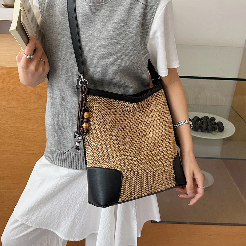 Handwoven bag women's 2026 new spring and summer beach vacation woven tote bag large capacity messenger bucket bag