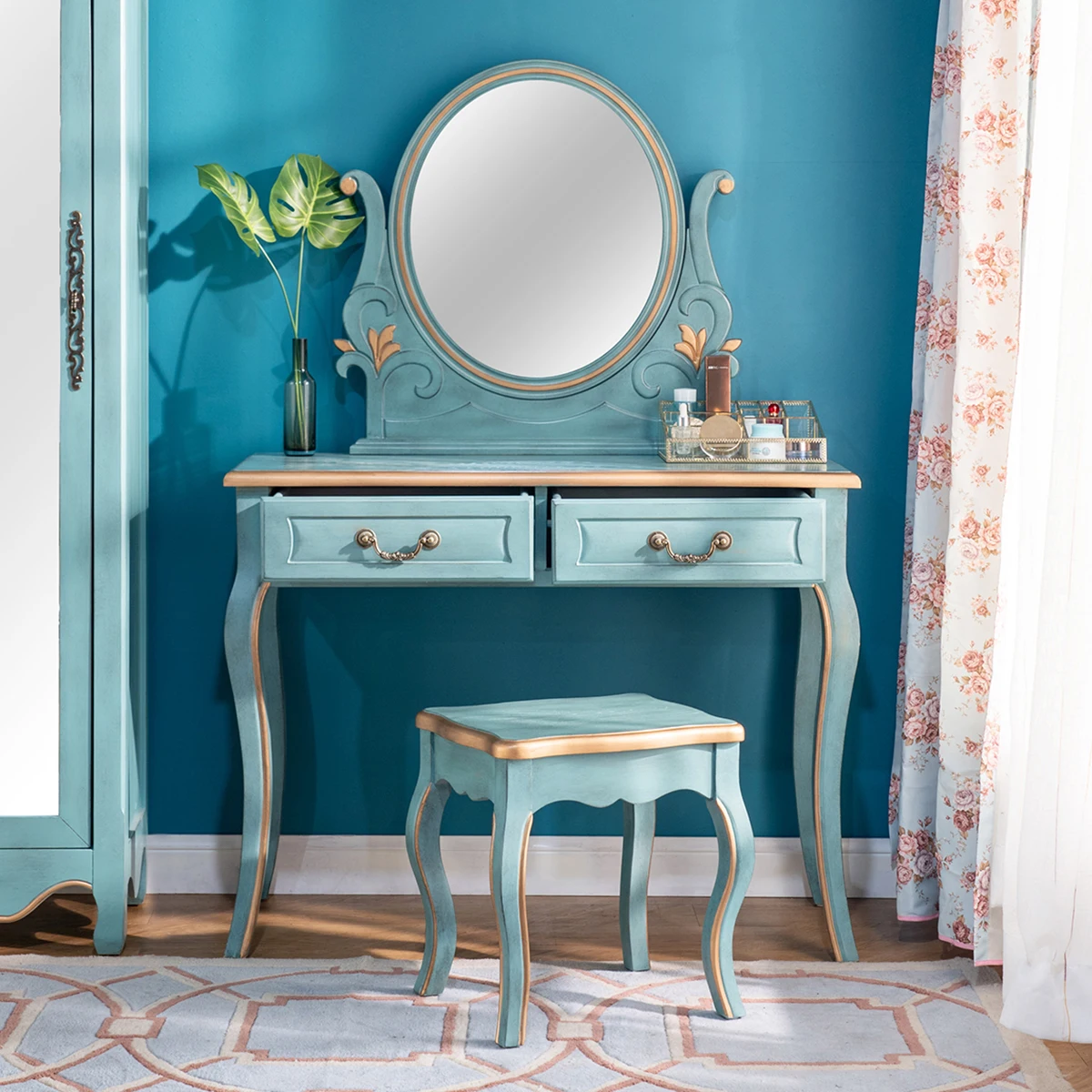 

American dressing table retro Mediterranean style makeup table end of bed with mirror beauty table and chairs European style