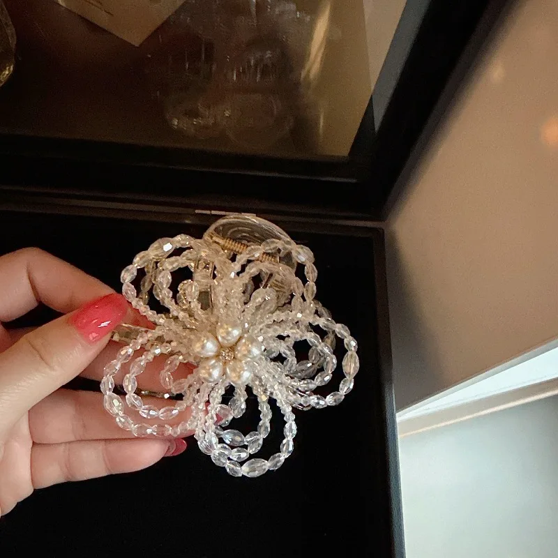 

Элегантная заколка-краб для волос 8 см с кристаллами и жемчугом в виде цветка для женщин, ручной работы, с бисером, для затылка, роскошный аксессуар для волос