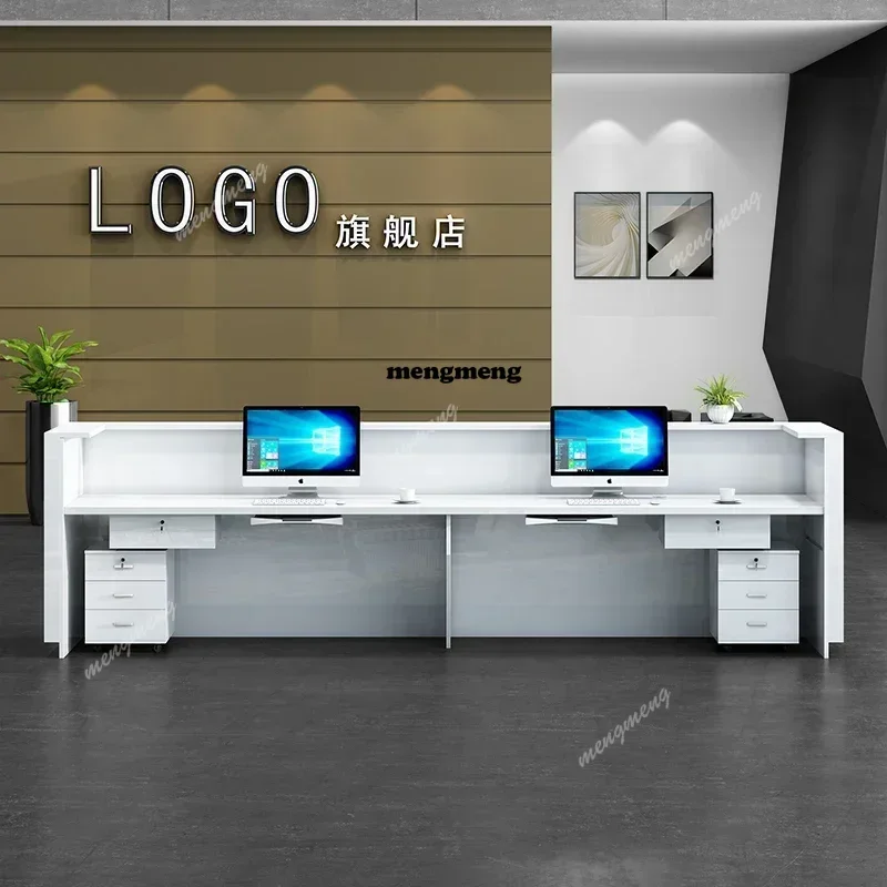 

Современная белая стойка ресепшн Beauty White: уникальная мебель для зоны приема, простая и стильная, с информационными аксессуарами.