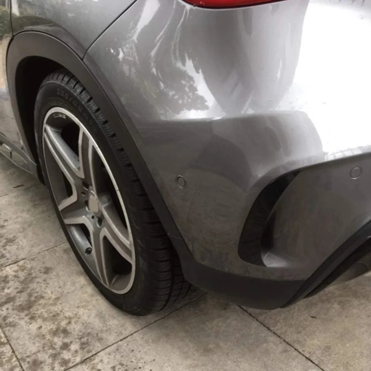 

Пара задних бамперных вентиляционных крышек, накладка-сплиттер, глянцевый черный для GLA 200 250 X156 GLA45 AMG 2013-2018-A67F