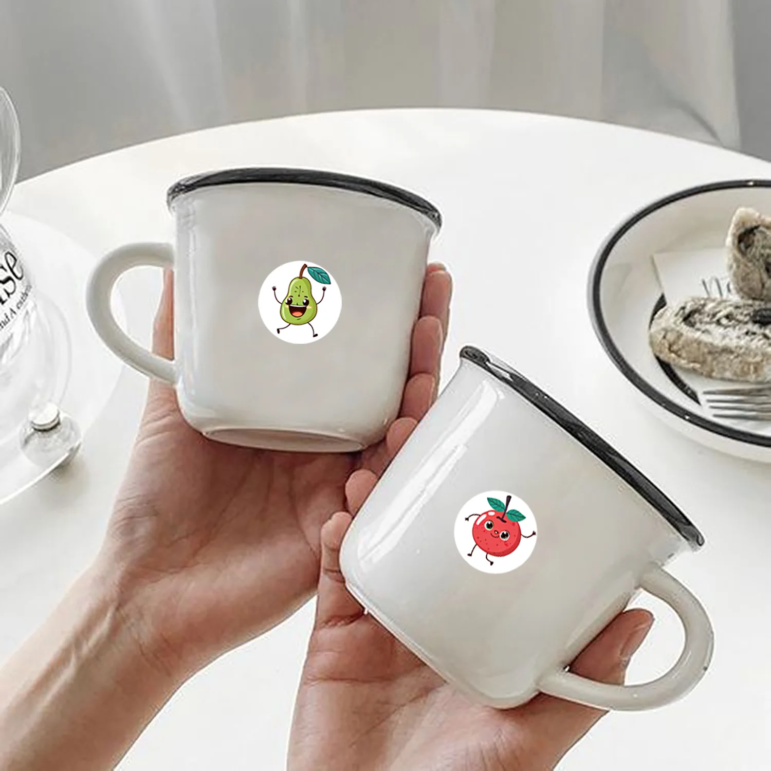 1 لفة (500 قطعة) ملصقات الرقص الفواكه السعيدة 2.5 سنتيمتر/1.0 بوصة 8 تصاميم الشارات لتقوم بها بنفسك تزين الهدايا مناسبة لملصق تعبئة الهدايا المختلفة