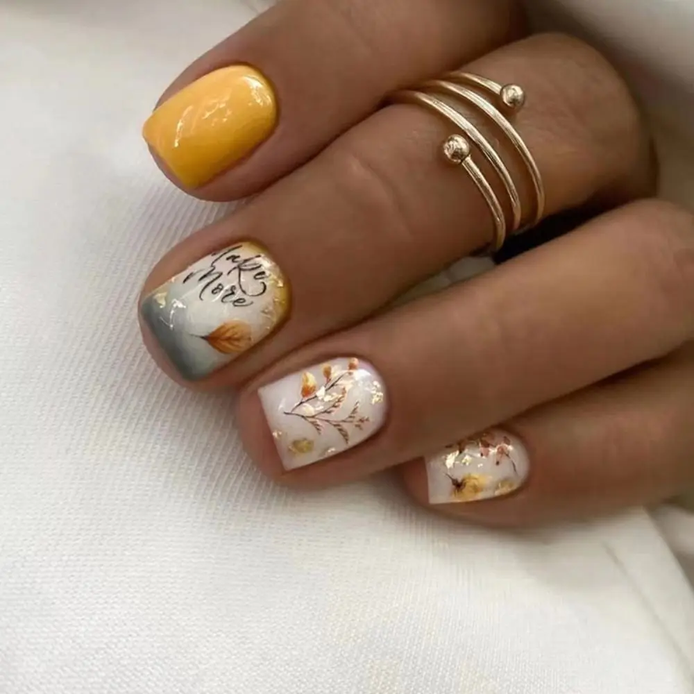 Fashion Short Round False Nails Little Bear Leaf Gold Slices Fake Nails Full Cover French Nail Tips for Salon