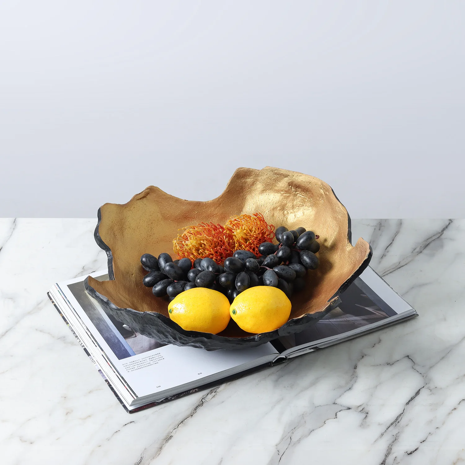 Modern minimalist creative resin black gold storage fruit tray hotel model room private club office desktop decoration