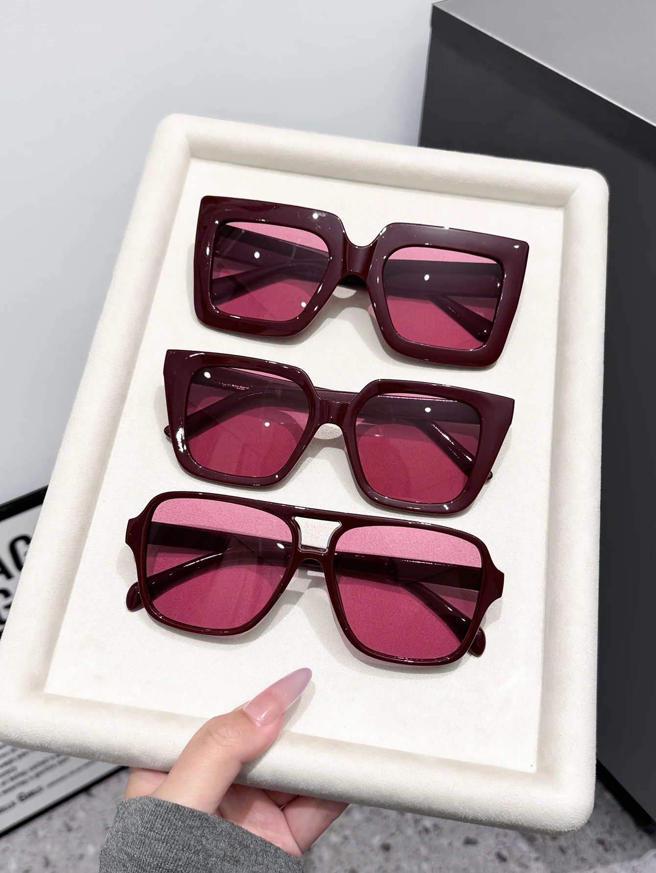 3 paires de lunettes de soleil plein cadre de la même couleur avec des contours différents, design à anneau miroir, produit unique polyvalent assorti