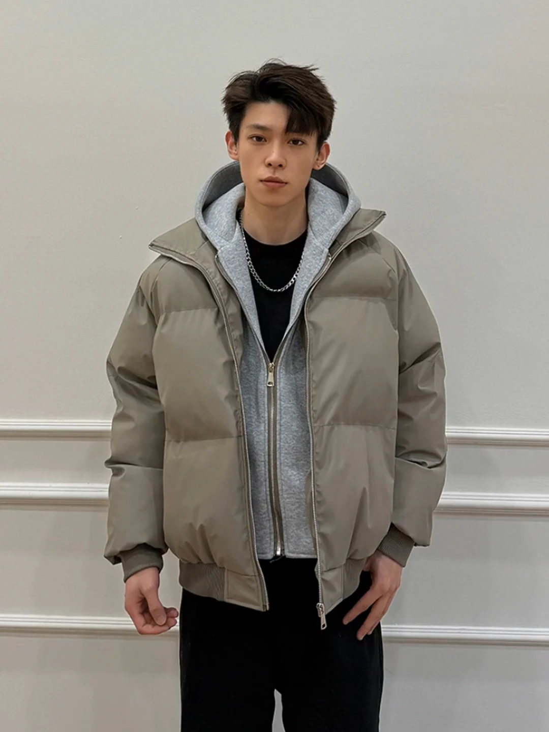 

Мужская зимняя куртка-пуховик с капюшоном, двойной молнией, в стиле пэчворк, теплая, стандартного кроя, в американском стиле