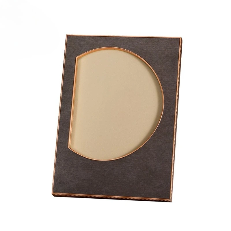 Retro gold-painted photo frame 6 inches 7 inches table metal high-end home ornament
