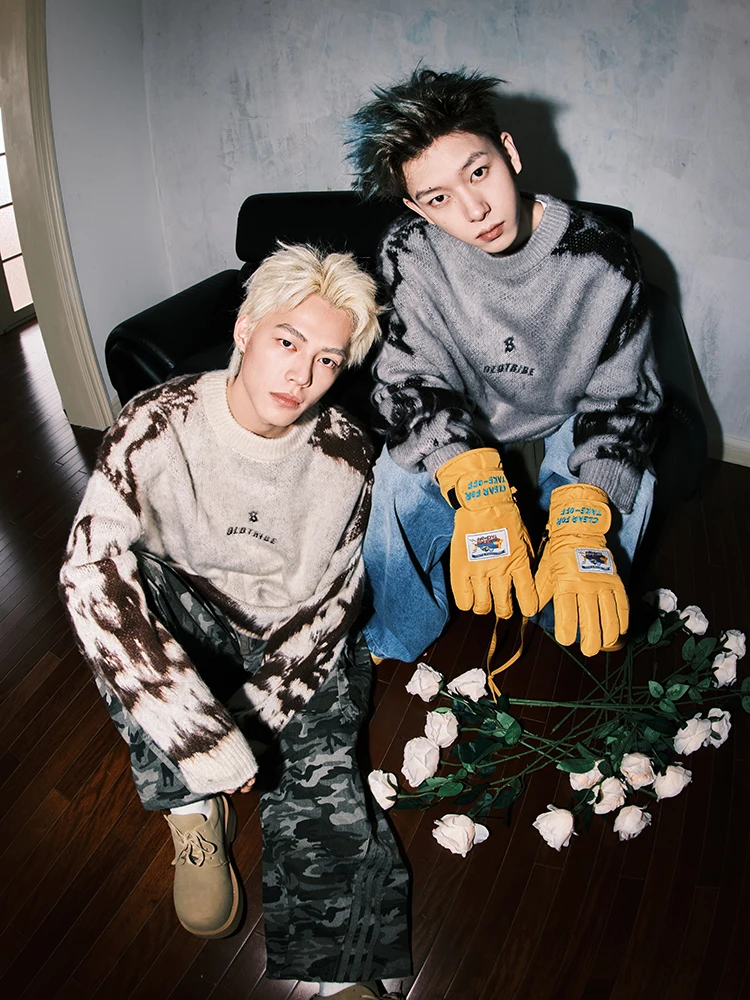 2025 Autumn Winter New American Style Men's Crew Neck Long Sleeve Loose Casual Light Gray Off-White Knitted Sweater