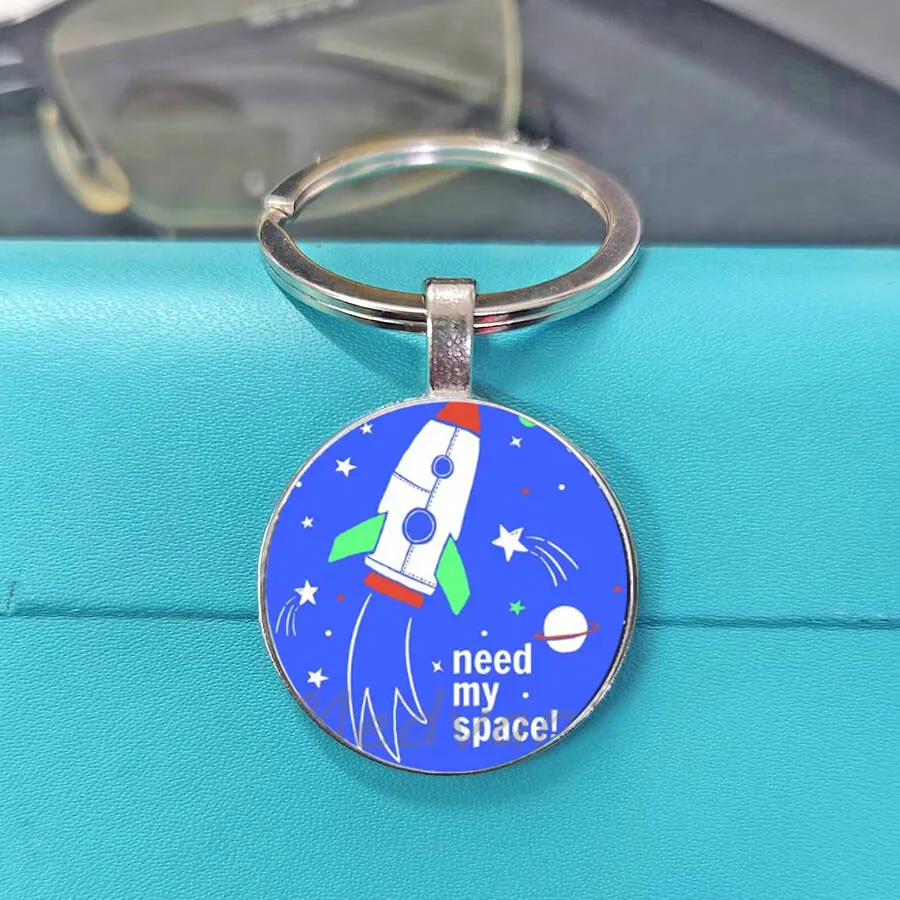 New Arrival Astronaut key chain outer planet cartoon pattern car keychain spacecraft rocket space fan glass Keyring gift