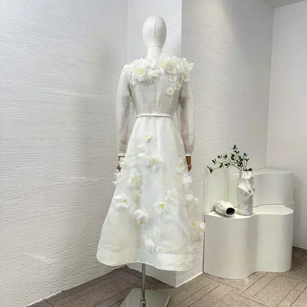 2024 Nuovo lino di seta bianco avorio margherita decorazione floreale tridimensionale lavoro manuale manica lunga donna elegante abito longuette