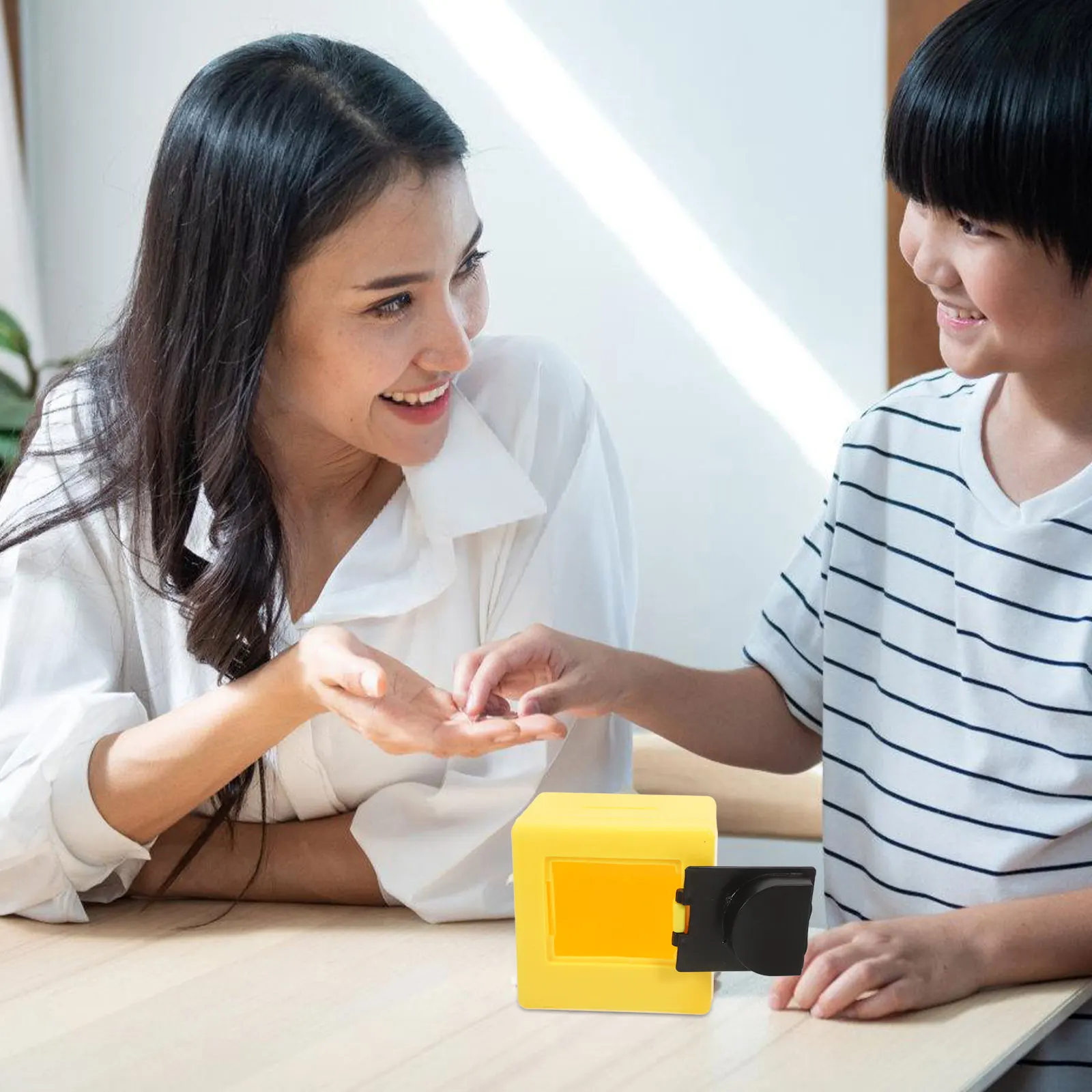 暗証番号付き子供用貯金箱 - 子供のお金の保管と金融学習のためのミニATMスタイルのコイン預金箱