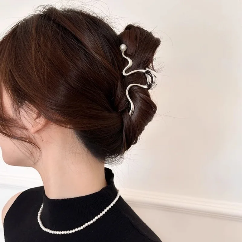 

Серебристая заколка для волос с геометрическим рисунком, хвостик, корейская мода, простой зажим в виде акулы, зажим для женщин и девочек, заколки для хвоста, аксессуары для волос