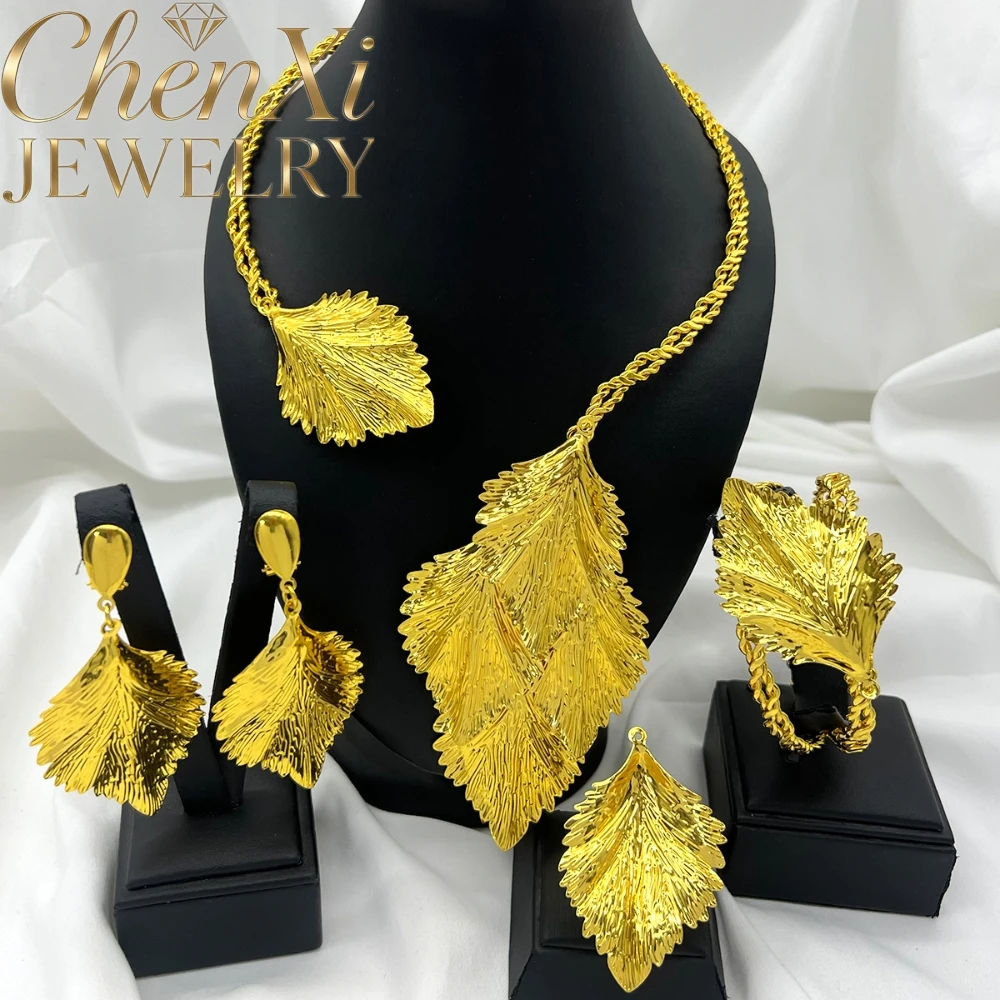 Alluvial Gold Three-Dimensional Hollow-Out Flower Necklace Elegant Charms Standout Piece High-End Keepsake Exquisite Luxury Gift