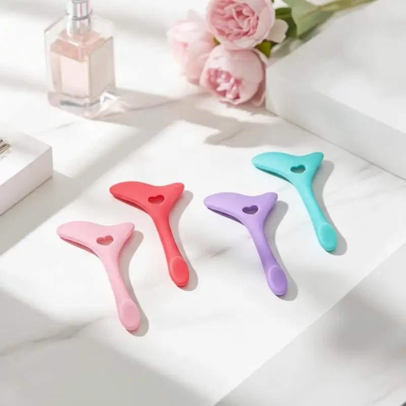 1Set Multi-functional Eyeliner Stencil Wing Tips Silicone Eyeliner Aid Drawing Lipstick Wearing Aid Reusable Makeup Tools