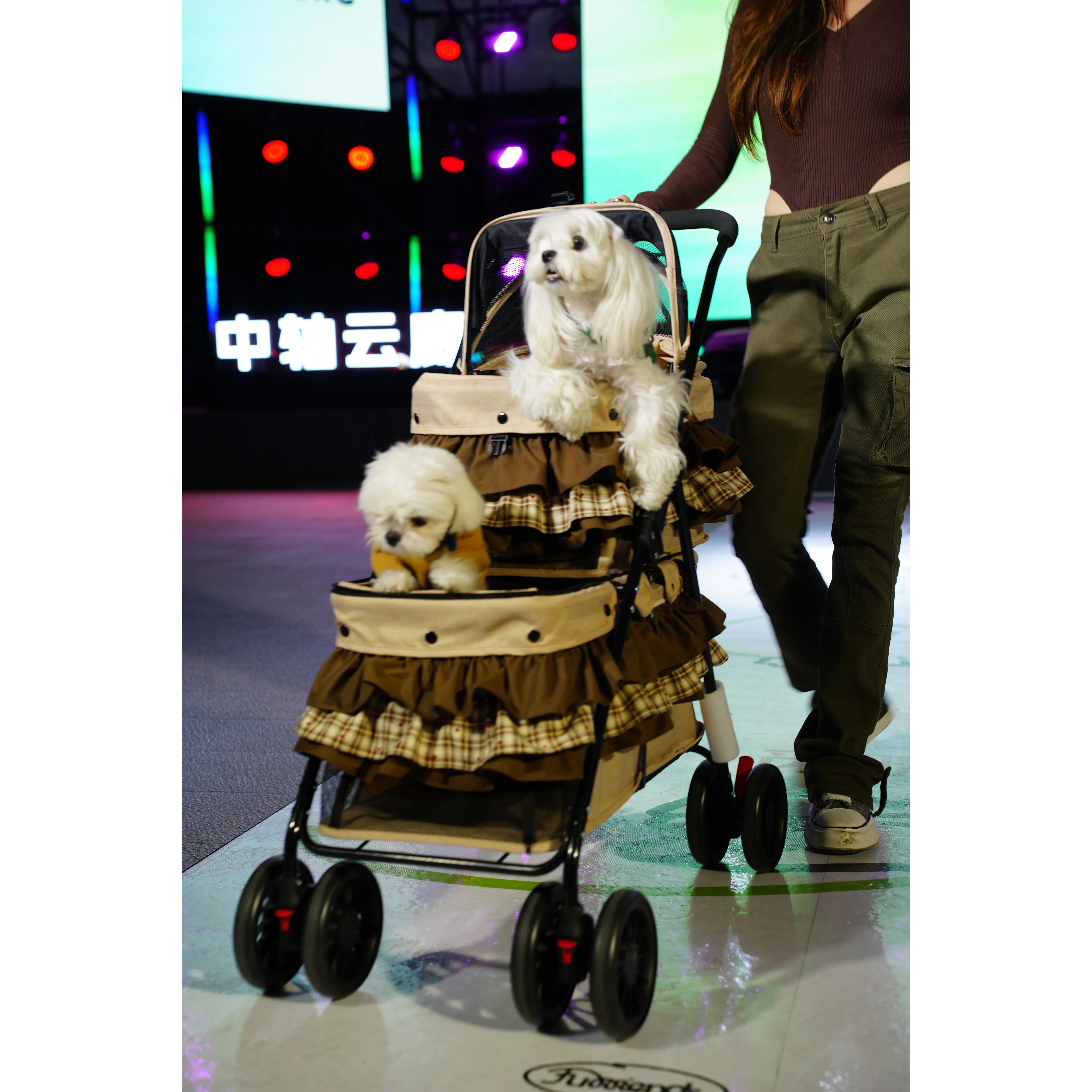 Double-layer pet stroller lightweight and foldable, portable for going out for large spaces 2026 new plaid lace stroller