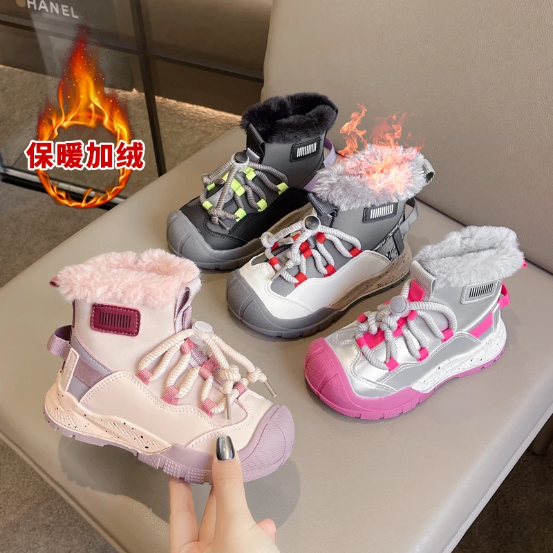 

Новинка зимы 2024, детские короткие сапоги для девочек и мальчиков, модная нескользящая универсальная теплая плюшевая обувь в корейском стиле на мягкой подошве