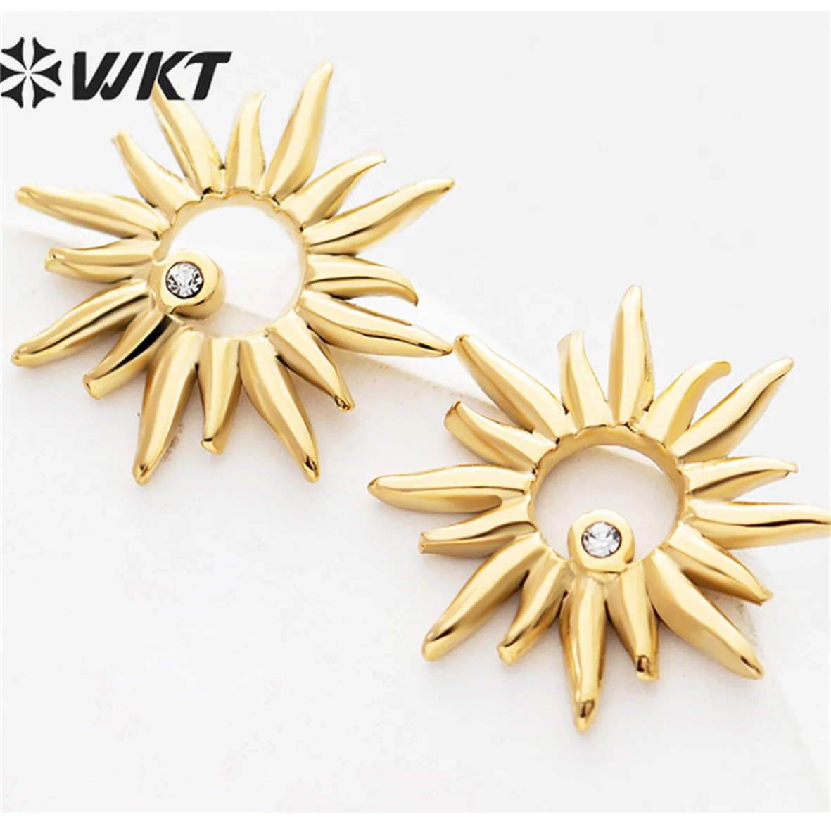 WT-SSE029 WKT Super Delicate Sunflower Hollow 18k Cubic Zircon Stainless Steel Stud Earrings Women's Jewelry Sourcing