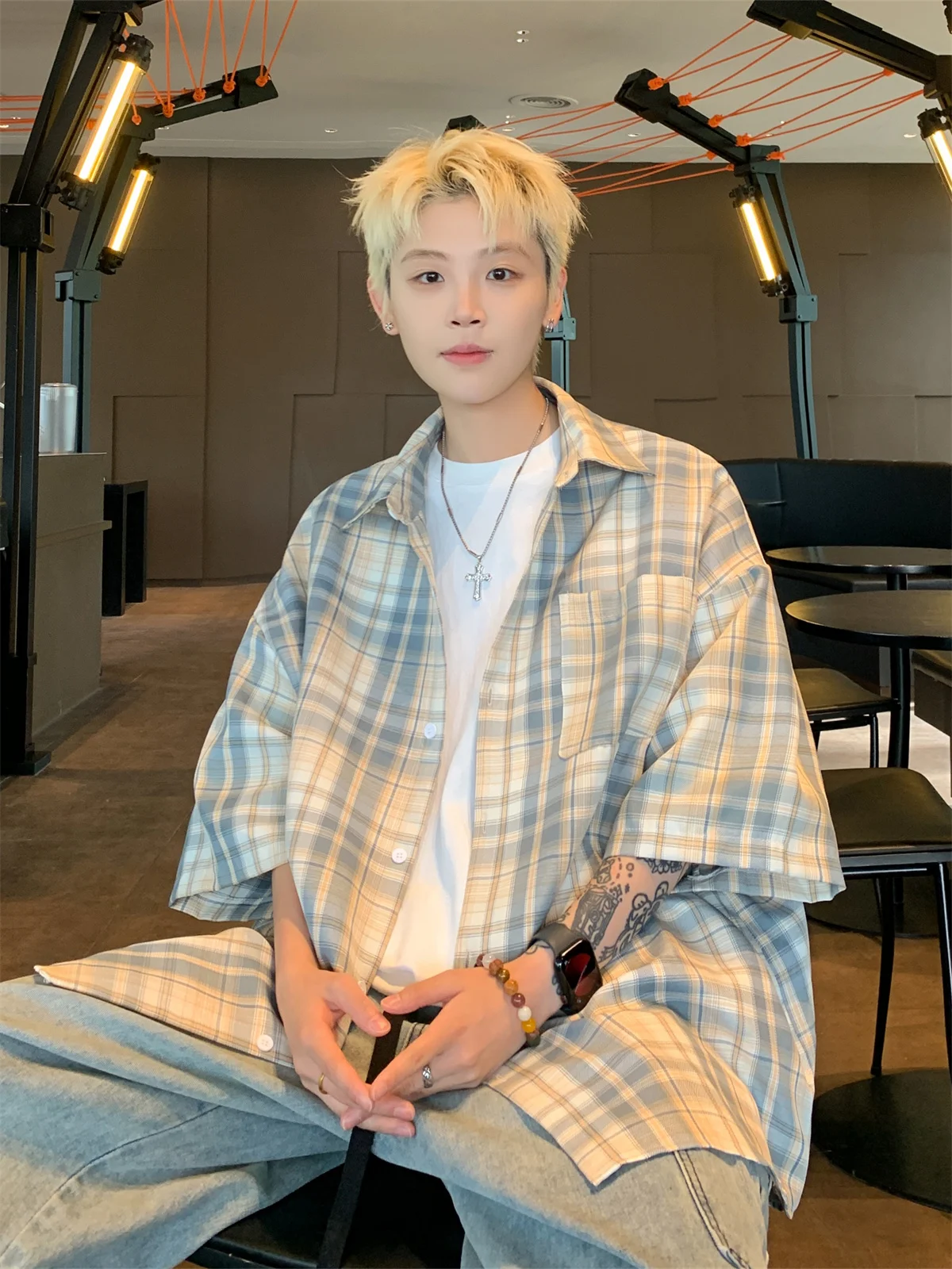 

Summer Plaid ort Sve Casual irt for Men Loose Fit Trendy Versatile Youthful Sle Outerwear Jaet for Couples