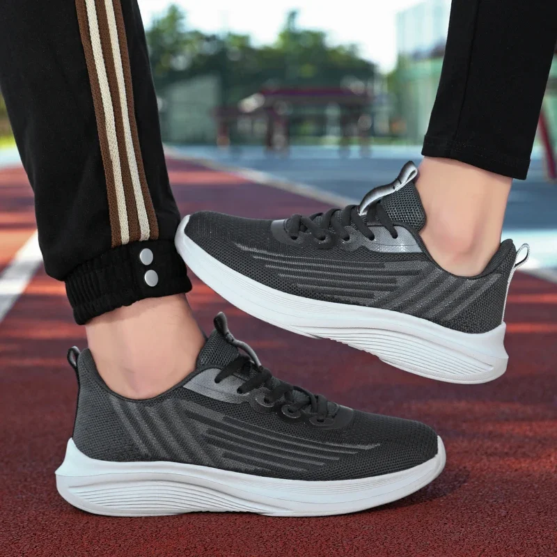 

Мужские кроссовки, летние легкие противоскользящие дышащие и мягкие спортивные кроссовки на плоской подошве со шнуровкой и летящей тканевой сеткой