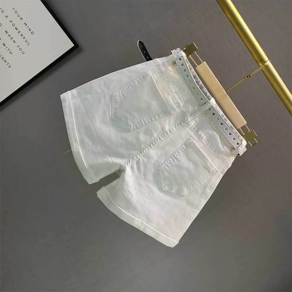 Pantalones cortos de mezclilla blancos para mujer, pantalones de Jean holgados de cintura alta con letras de diamante a la moda, novedad de verano de 2023