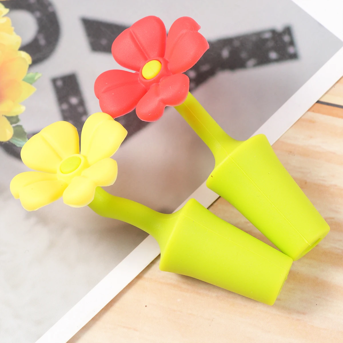

4 pcs Silicone Wine Bottle Stoppers Flower Shape Colorful Beverage Stopper Set For Party Bar Red Wine Gadget Decor