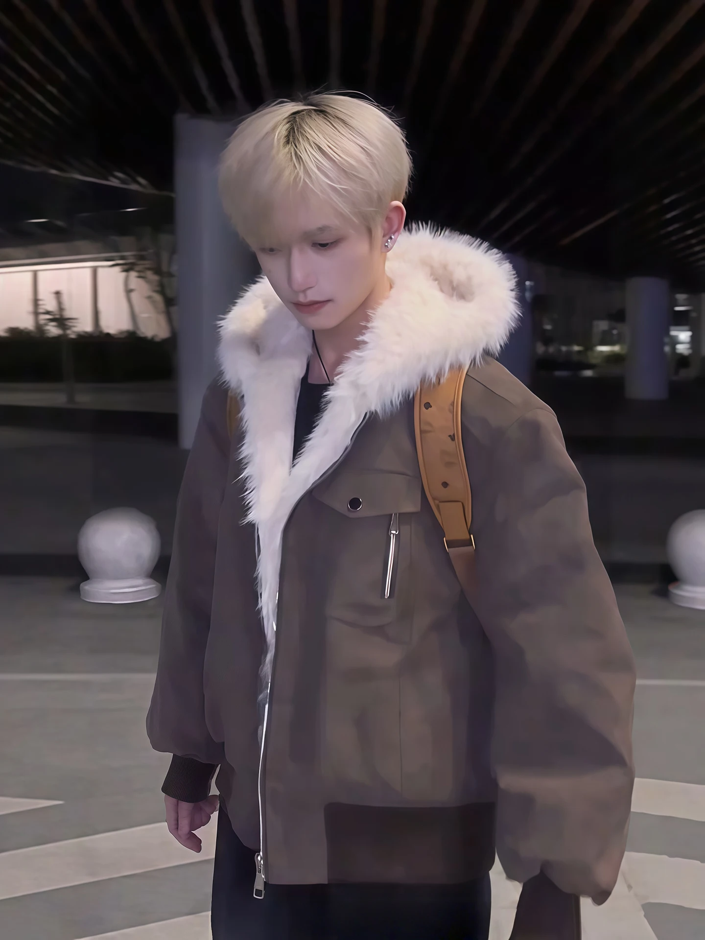 

American Sle ort PU Leather eepskin Cotton Jaet Men Winter Thiened Floing Warm Faionable Hooded Coat