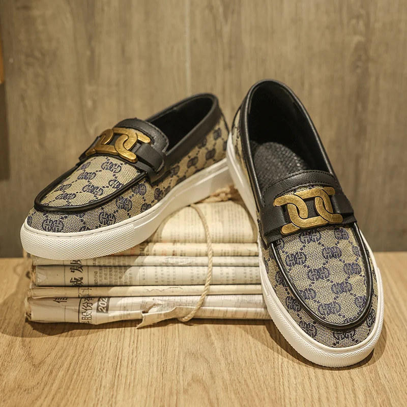 Nuove scarpe per il tempo libero per uomo mocassini alla moda bassi Slip On Bussiness scarpe Casual scarpe da barca piatte Sneakers in pelle di