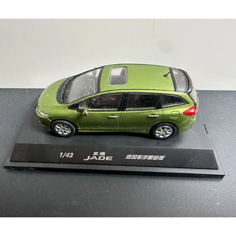 

Масштабная модель автомобиля 1:43, 2013 Jade Sedan, зеленый, из сплава, классическая, для взрослых, сувенир, подарок, статическая модель для демонстрации