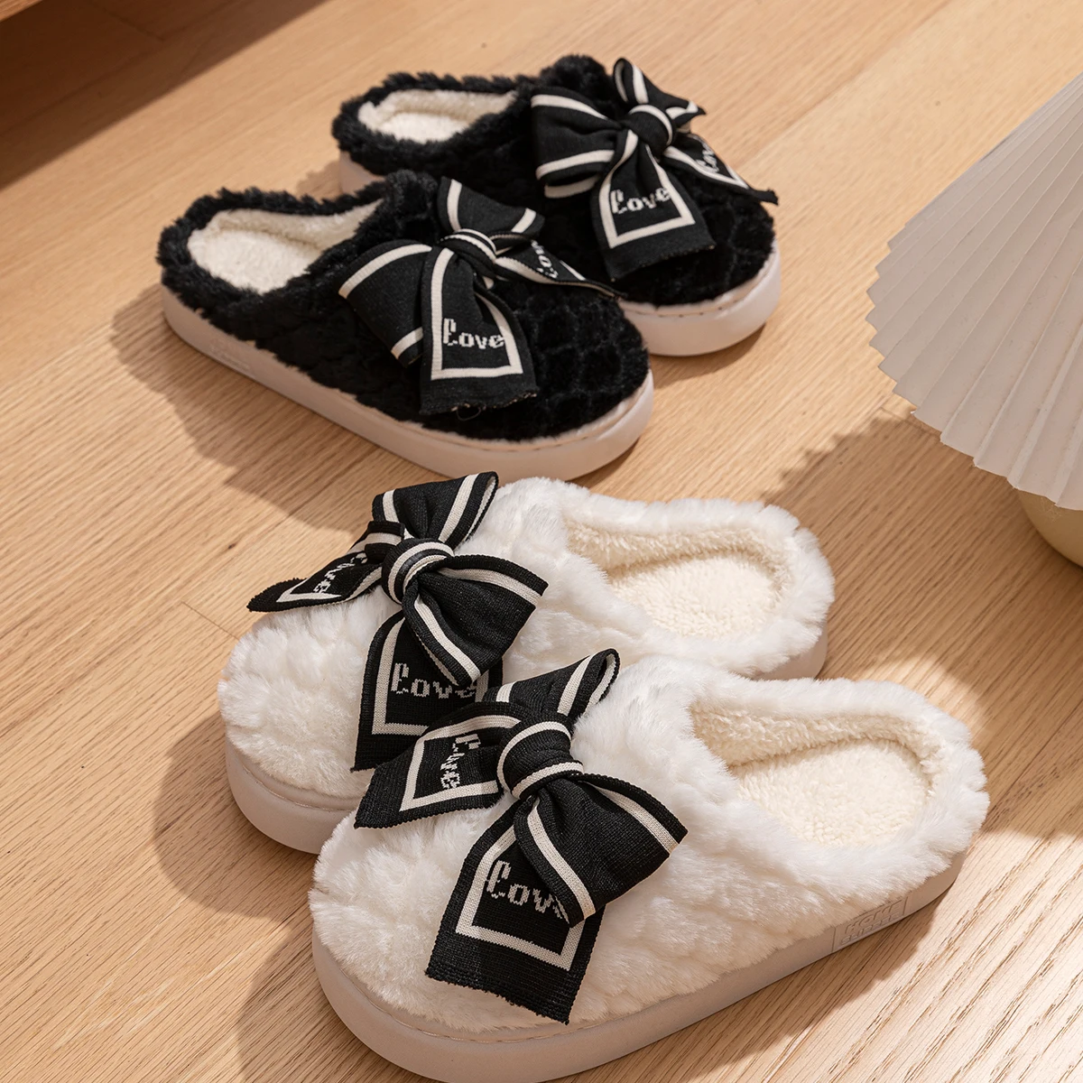 High Quality Women Winter Plush Slippers Fashion Solid Color White Black Fluffy Slippers for Ladies