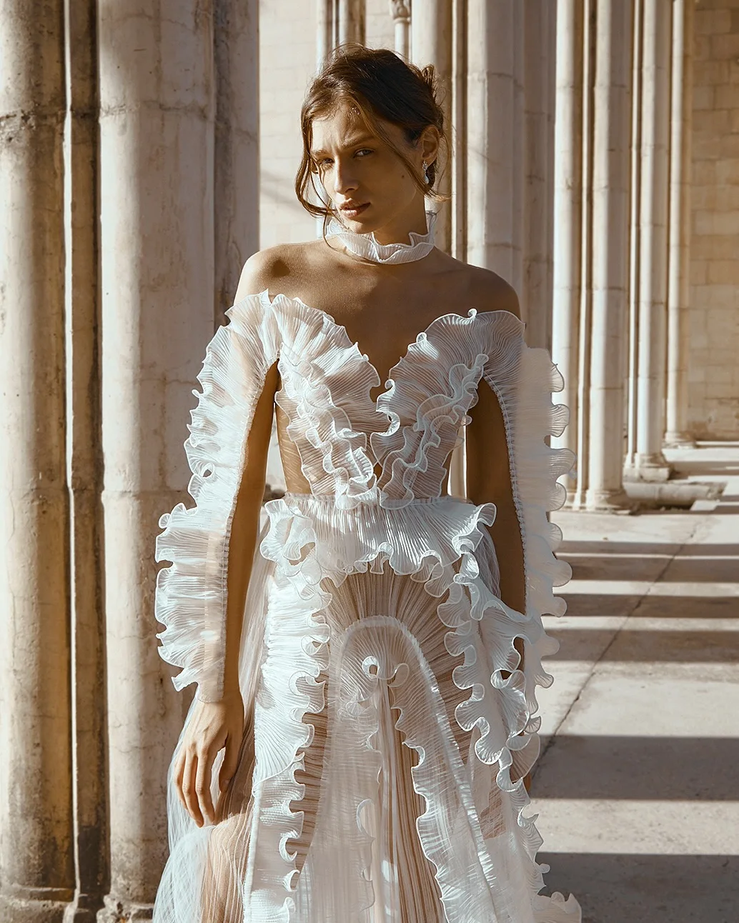 رومانسية الكشكشة فساتين السهرة البيضاء الوهم مطوي تول فستان الزفاف فستان الزفاف التقطت الصور شير الأورجانزا فستان الحفلات